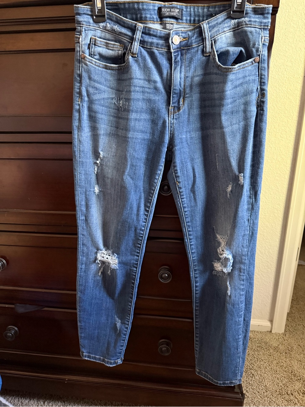 Judy Blue Distressed Skinny Jeans in Medium Blue Wash